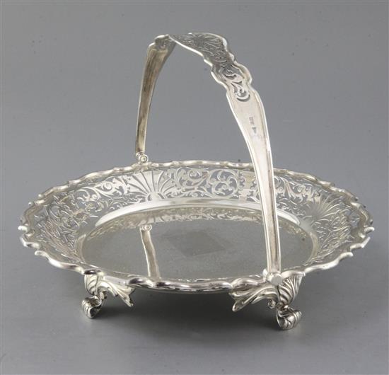 An Edwardian pierced silver fruit basket by Walker & Hall, 22.5 oz.